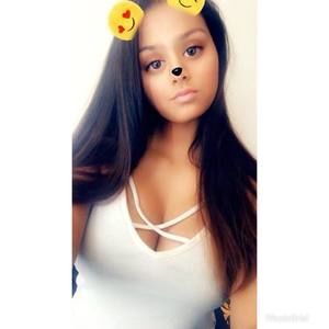 Meet your Posher, Larissa